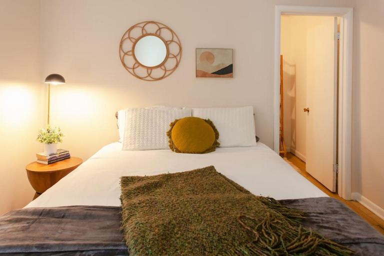 Classic & Cozy Apartments - Parking & Close to DW - Bed and Breakfast Medford
