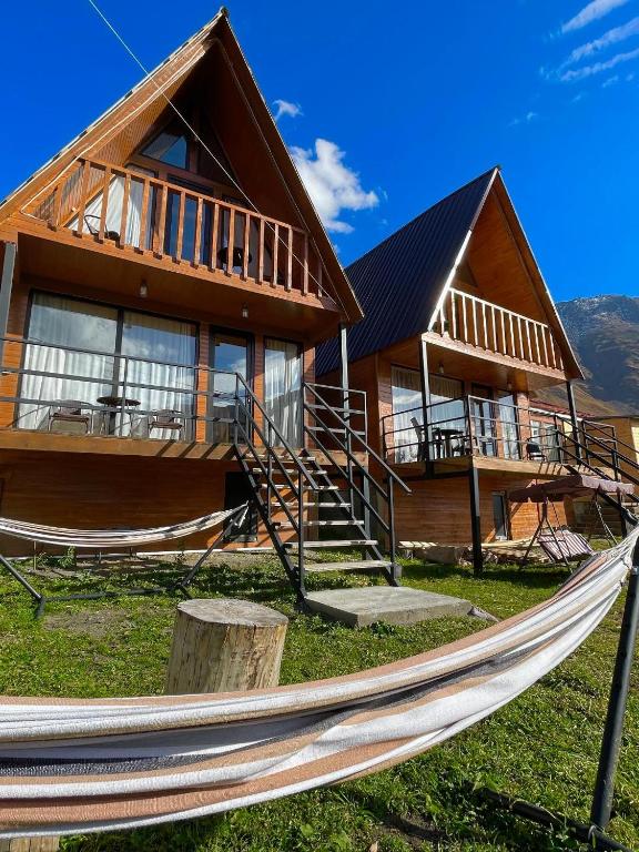 Twin cottages kazbegi 2 - Bed and Breakfast Stepantsminda