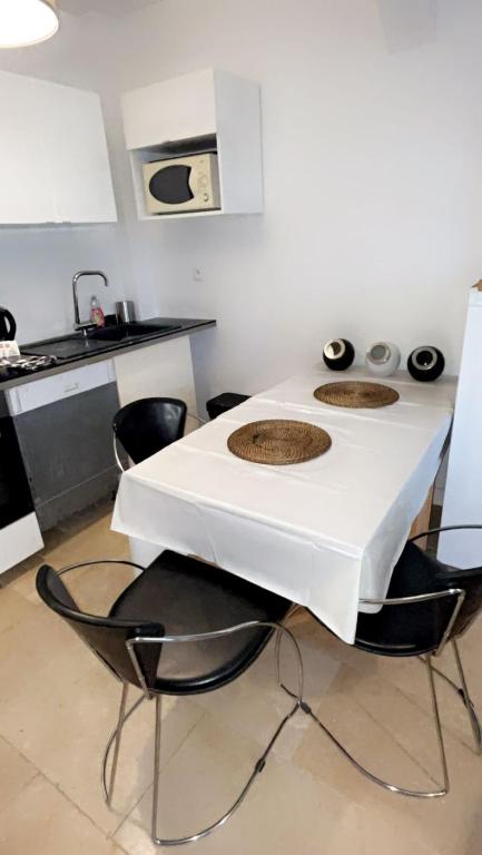 Appart toulousaine avec patio rdc - Bed and Breakfast Aucamville