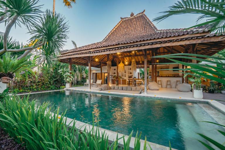 Villa Marula - Luxury 3BR Joglo Villa with Tropical Garden in Seminyak - Ferienwohnung Seminyak