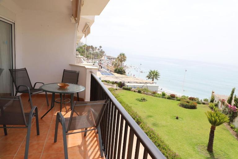Apartamento en NERJA. Primera línea de playa - Bed and Breakfast Nerja