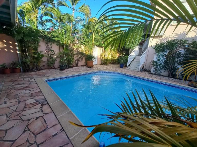 Villa bord de mer - Piscine privée - Bed and Breakfast Les Trois-Îlets