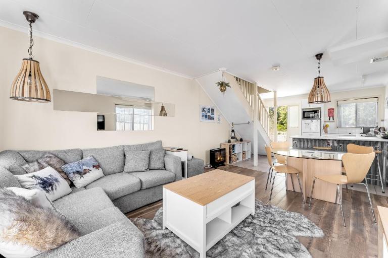 Lakeside Townhouse - 2BR Modern Townhouse l Lake Views l Balcony l Walking Distance To Town - B&B Jindabyne