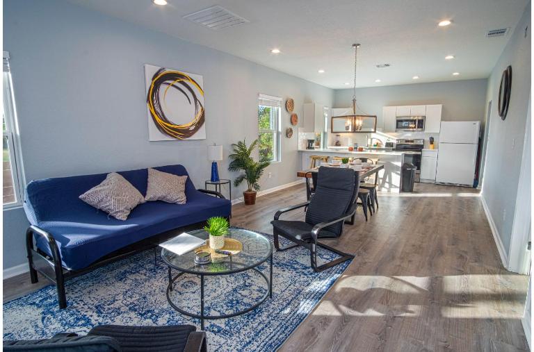 Downtown Dream Home Spacious 4BR2BA Sleeps 12 - B&B San Antonio