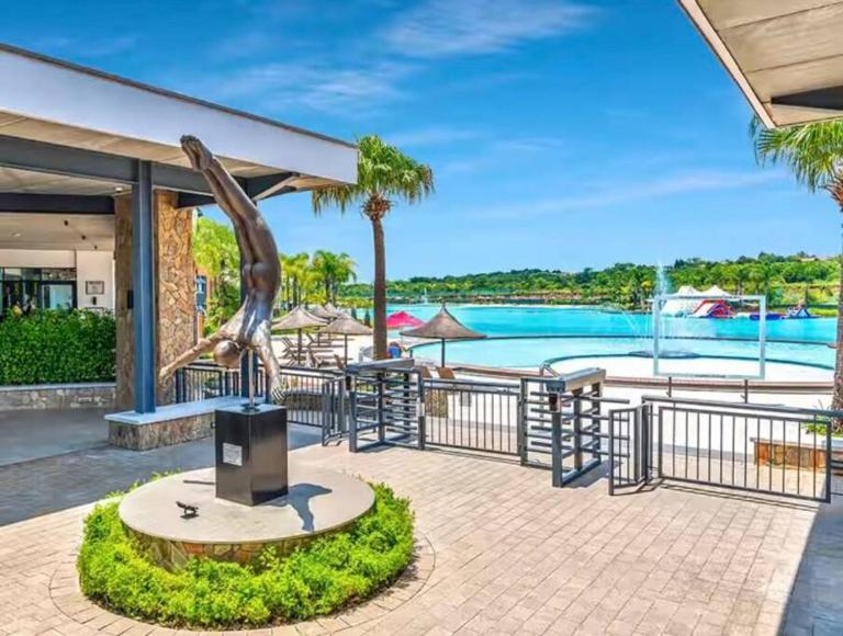 Deluxe Two bedroom at the Blyde crystal lagoon - Bed and Breakfast Pretoria
