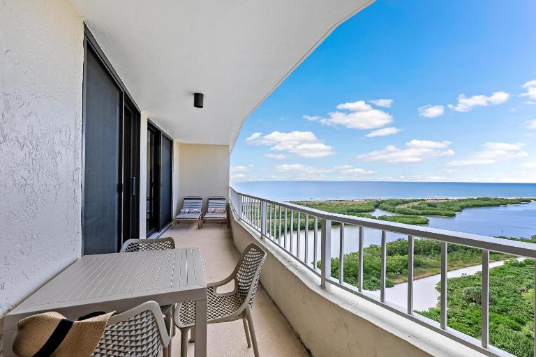 Beachfront penthouse with spectacular views and pool - B&B Marco Island