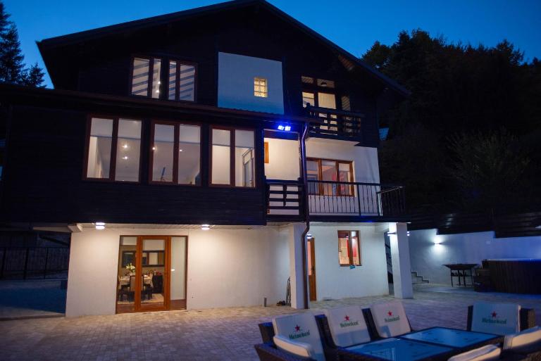 VILLA KYRA LUXURY - Chambres d'hôtes Sinaïa