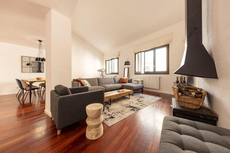 Bravissimo Cort Reial Palau, Duplex penthouse - Chambres d'hôtes Gérone