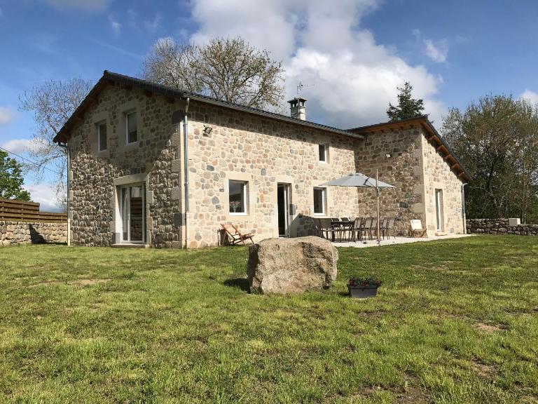 Charmante maison en pierre près du Lac de Lavalette, idéale pour randos, nature et détente totale - FR-1-582-43 - B&B Saint-Jeures