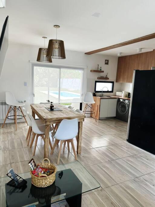 Casa impecable con Pileta, Garage - B&B Azul