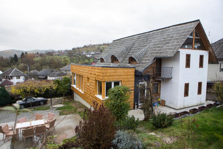 Casa cu Magnolii - B&B Poienile Izei