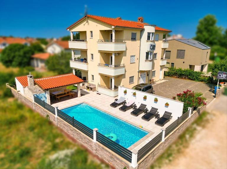 Villa Vita apartments & studios with common pool - Ferienwohnung Valbandon
