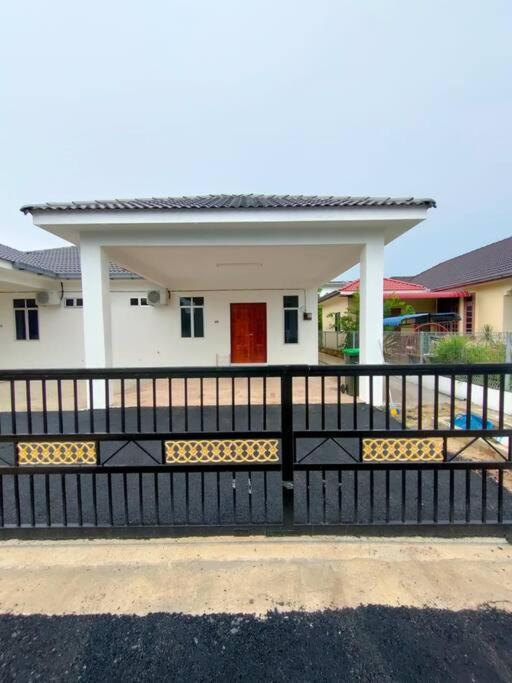 Homestay Usrati 17J (untuk muslims sahaja) - B&B Kangar