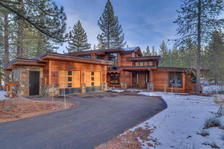 Meek Court at Grays Crossing - Modern Luxury with Private Hot Tub - B&B Truckee
