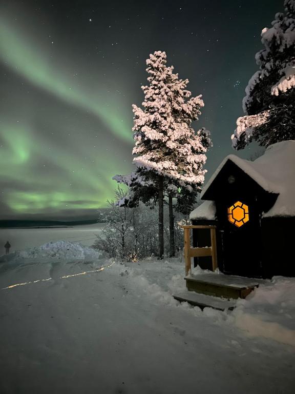 Camp Caroli Hobbit Hut - Chambres d'hôtes Jukkasjärvi