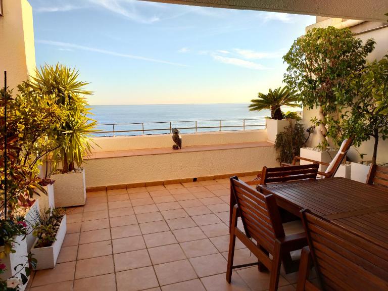 Piso en la primera linea del mar con 2 dormitorios - Bed and Breakfast Benidorm
