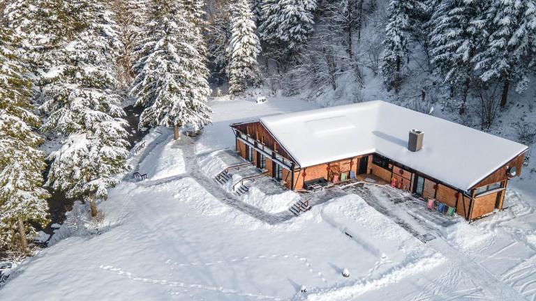 Novosiele Lifestyle Apartments - nad górską rzeką - Strefa relaksu sauna jacuzzi - Bieszczady - B&B Bystre