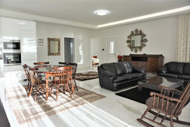 Vintage Luxury House By The River - B&B Tríkala