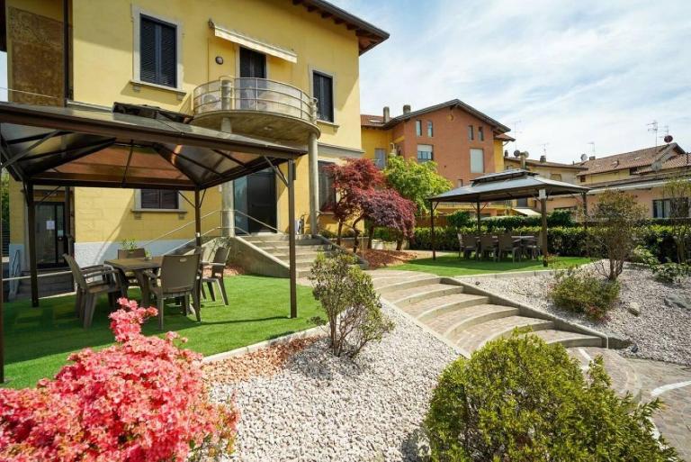 Villa - Radice Comfort Apartments - Leonardo, MXP & Laghi - Bed and Breakfast Sesto Calende