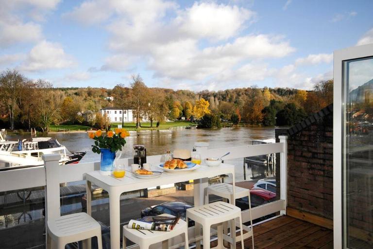 The Oars - Riverfront Property - B&B Henley on Thames