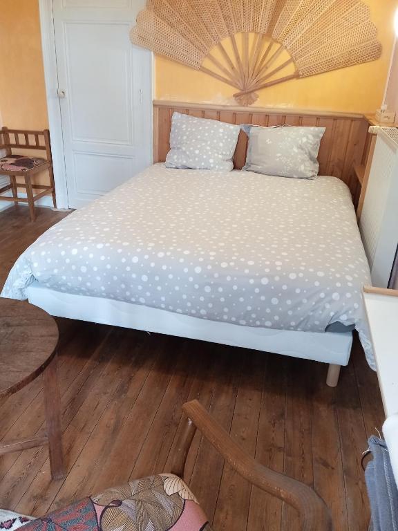 chambre chez l'habitant, axe A62, à 20 min d' ouest d'Agen, parking dans la rue gratuit, accès cuisine, convivial - B&B Port-Sainte-Marie