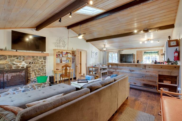 3 Mi to Heavenly Mountain Resort: Home w/ Deck - B&B Stateline