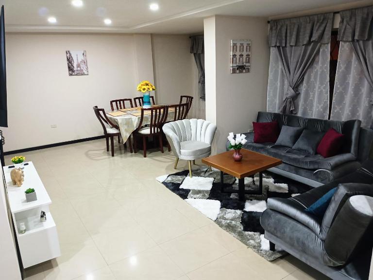 Departamento Grande con Jacuzzi - B&B Cuenca