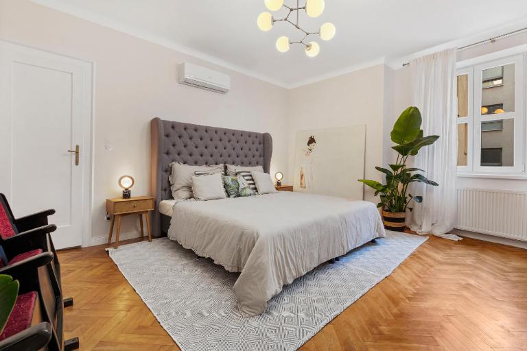 LAM Modern Art Apartment - AC - Free parking - Chambres d'hôtes Bratislava