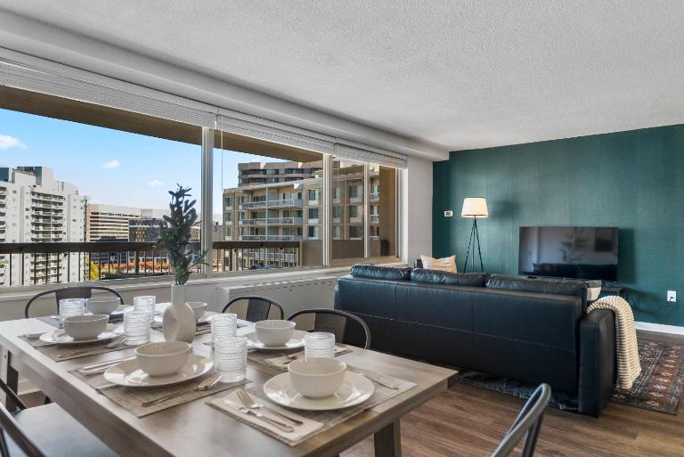 UrbanDelight Crystal City Mins to DC Free Parking - B&B Arlington