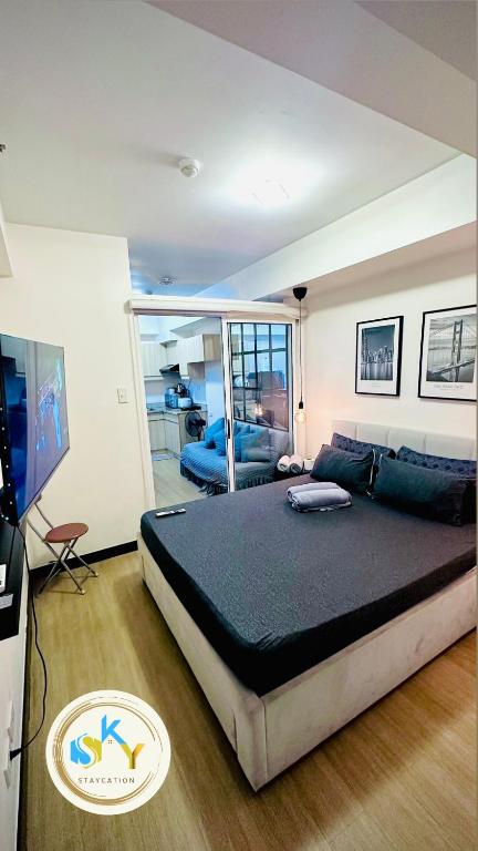 1BR Condo Unit at Celandine Condominium Near Ayala Cloverleaf Mall - B&B Manila