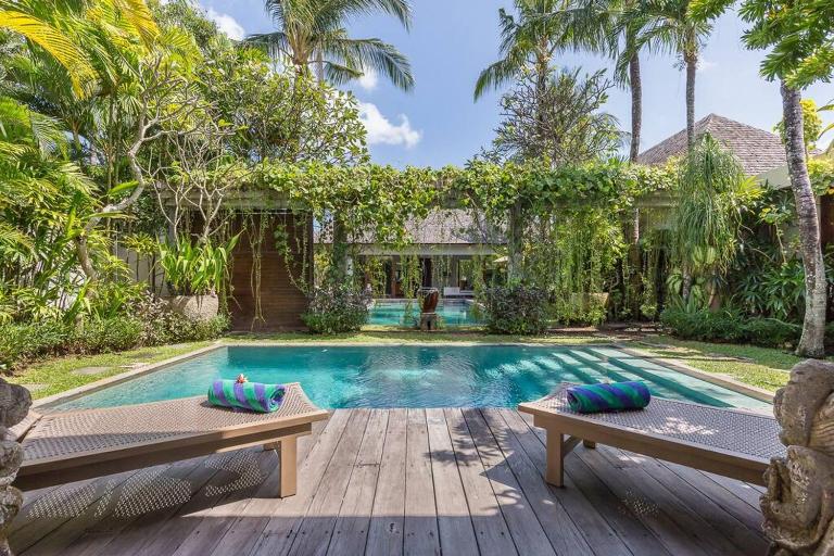 Eshara 21 our Luxury 5BR Villa Escape and huge pool Oberoi Beach - Ferienwohnung Seminyak