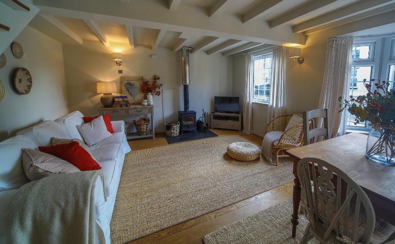 Cosy Cottage with Quiet Garden - Bed and Breakfast Ederyn