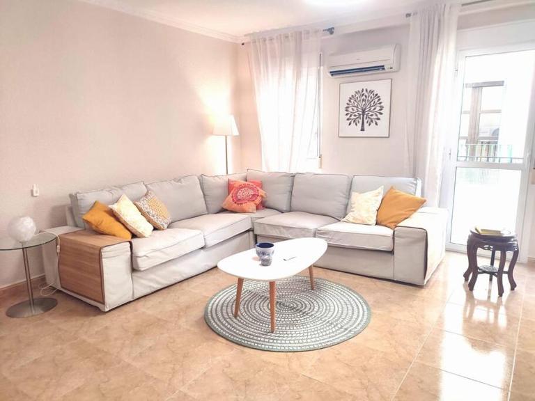 Charming & Spacious Apartment in Historic Centre & short walk to Beach - Ferienwohnung Alicante
