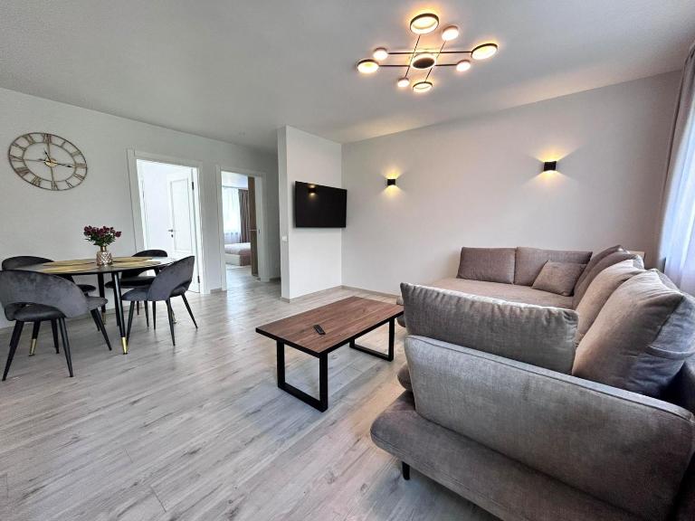 Spacious&stylish city center 2 bedroom apartment - B&B Palanga