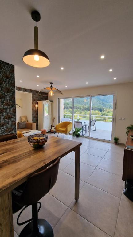 Appartement neuf, avec vue montagnes. - Bed and Breakfast Die
