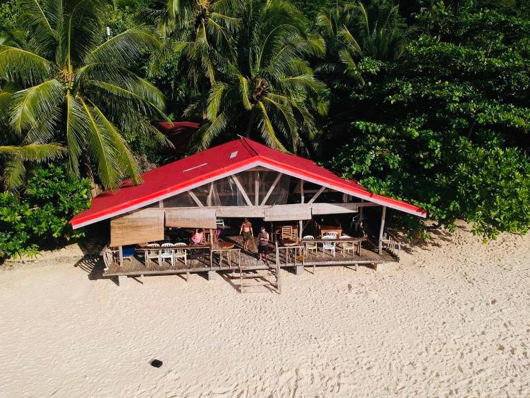 White Beach Front and Cottages - B&B Buruanga