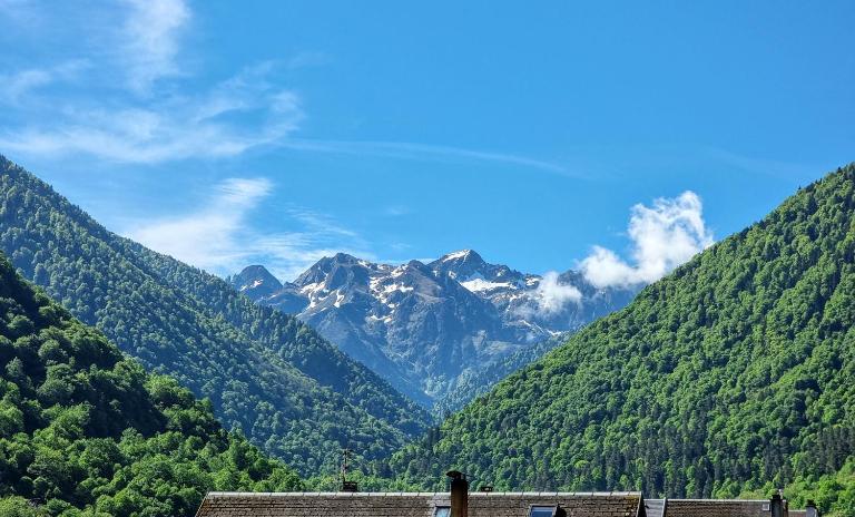 Luchon superbe appartement 8 places 80m2 vue montagne 180 - B&B Saint-Mamet