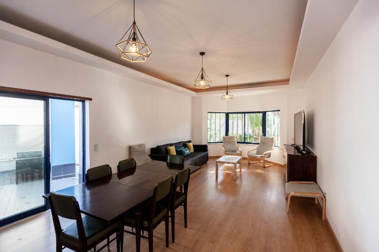 FLH Caparica Town House with Pool - B&B Costa de Caparica