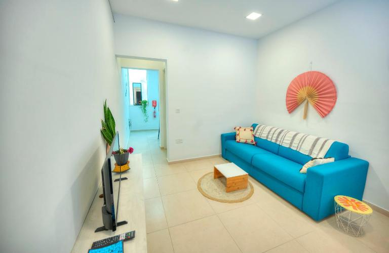 Modern 1BR Stylish Maisonette with Yard - Bugibba Promenade - Ferienwohnung St Paul's Bay
