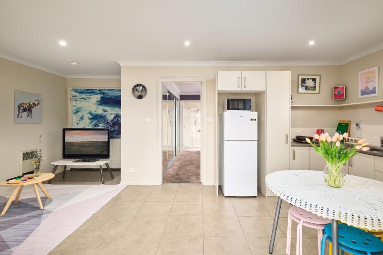 Breeza Haven - Your Home Away From Home - B&B Kingston