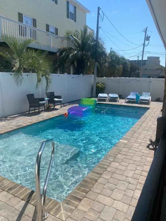 Beach Breeze 1, short walk to Atlantic Ocean, pet friendly, very quiet & family friendly - Ferienwohnung Myrtle Beach