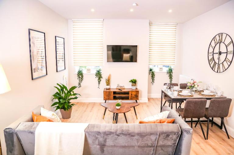 Shrewsbury apartments by BEVOLVE - Free Parking - B&B Shrewsbury
