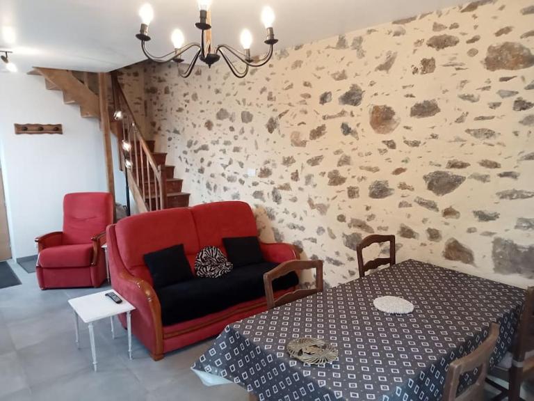 Gîte entier plein centre de St Léo, 2 ch, 4 pers - Ferienwohnung Saint-Léonard-des-Bois
