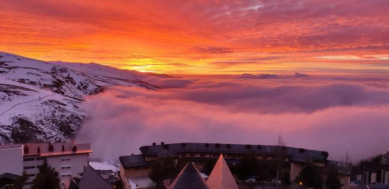 PENTHOUSE IN THE CLOUDS & PARKING - Chambres d'hôtes Sierra Nevada