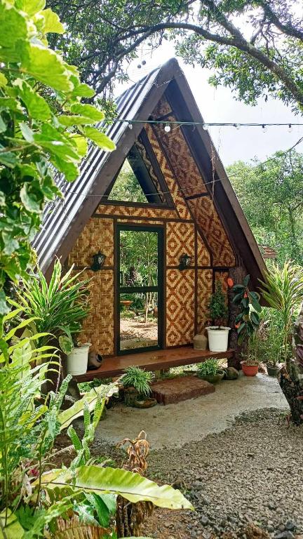 LK Farmcation Cabin Ligaya - Lucban, Quezon - Bed and Breakfast Nalunao