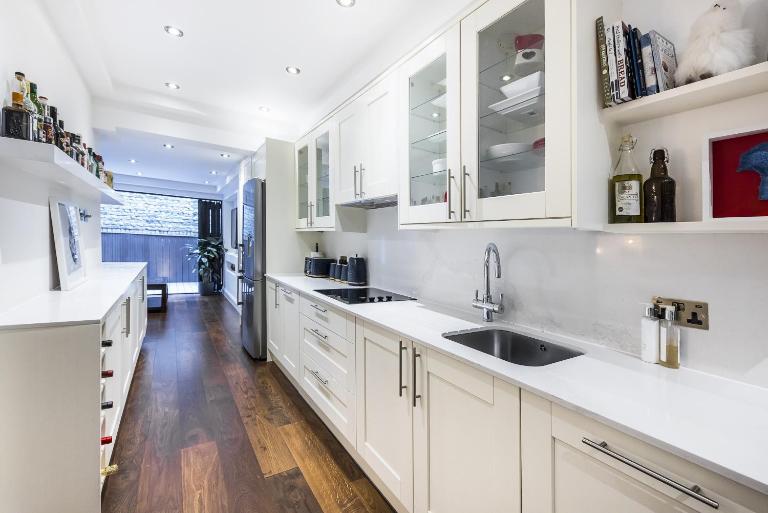 Kensington Luxurious Three Bedroom Apartment - B&B London