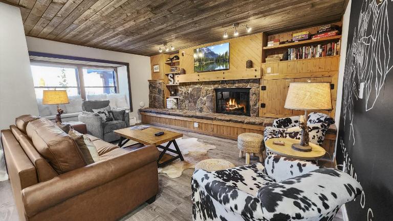 Longbranch Condo Cozy 2BDR - Walk to Main Street - B&B Breckenridge