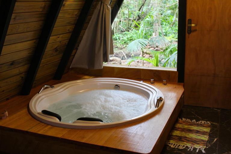 Chalé Suiço com Hidromassagem e café da Manhã - B&B Praia Grande