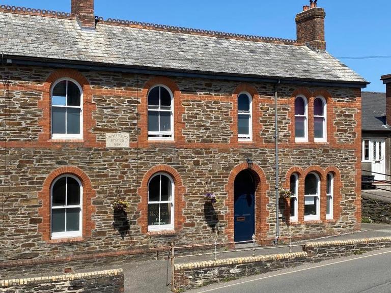 Victorian Police Station Apartment - B&B Launceston