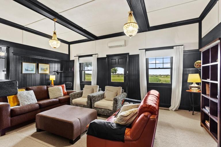 Farmhouse Charm - Coastal Comforts and Country Views - B&B Cowes